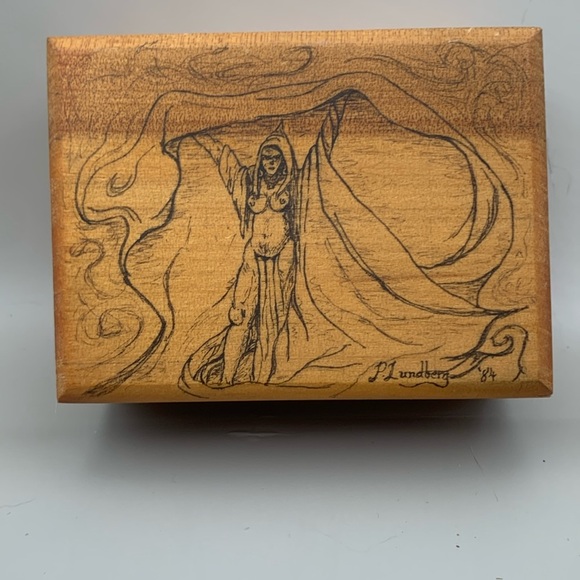 Vintage Wooden box with partly undressed female by Mundberg 1984 - Japan. - Picture 1 of 12